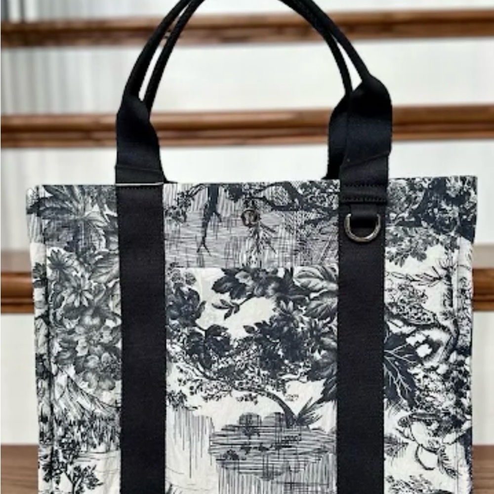 ISO Lululemon Boxy Tote 10L Turtledove